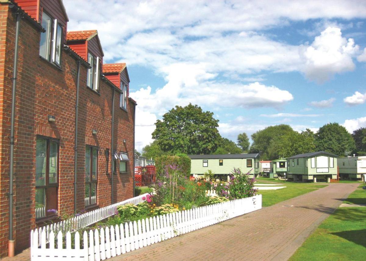 Weir Country Park Hotel Holtby ภายนอก รูปภาพ